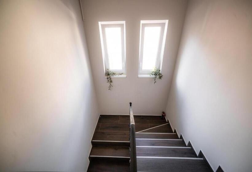 پانسیون 108 Villa