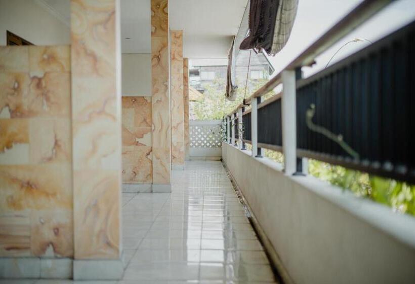 פנסיון Kayuma Catu Canggu