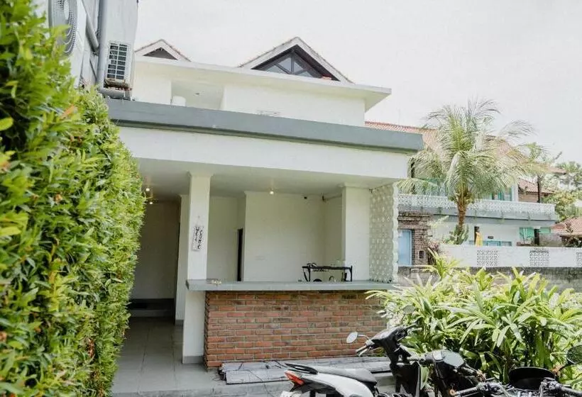پانسیون Kayuma Catu Canggu