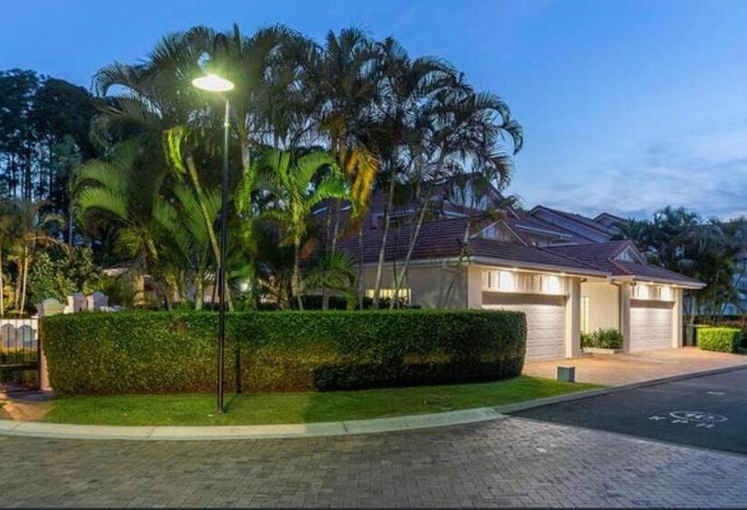 Pension Large Studio In The Heart Of Hope Island & Sanctuary Cove