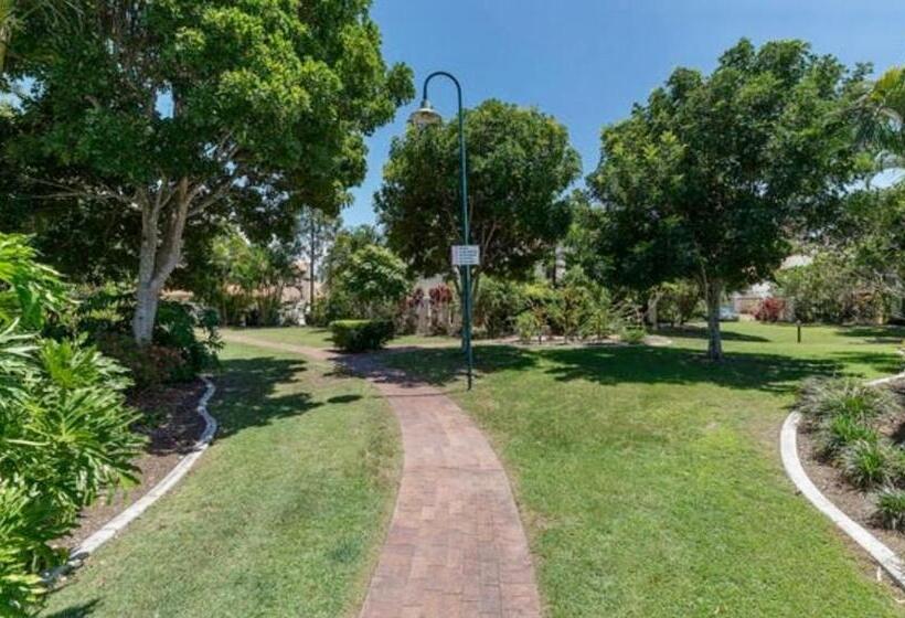 Pension Large Studio In The Heart Of Hope Island & Sanctuary Cove