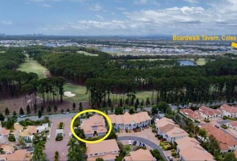 Pension Large Studio In The Heart Of Hope Island & Sanctuary Cove