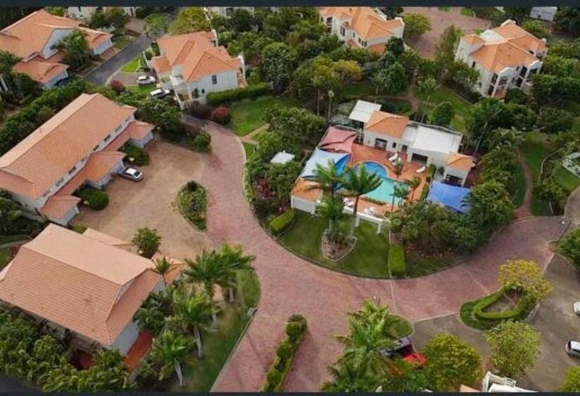 Pension Large Studio In The Heart Of Hope Island & Sanctuary Cove