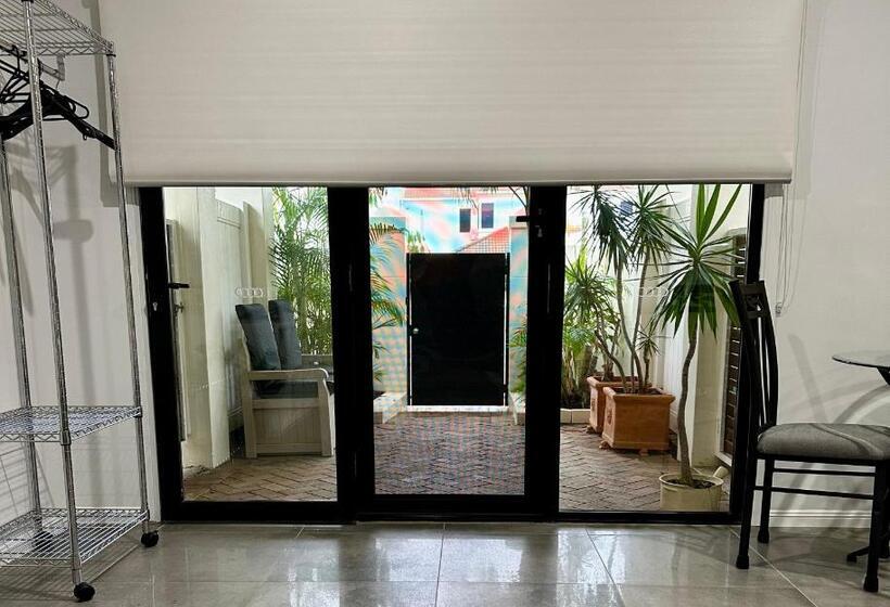 Pension Large Studio In The Heart Of Hope Island & Sanctuary Cove