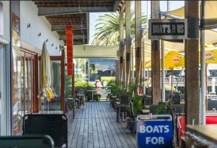 Pension Large Studio In The Heart Of Hope Island & Sanctuary Cove