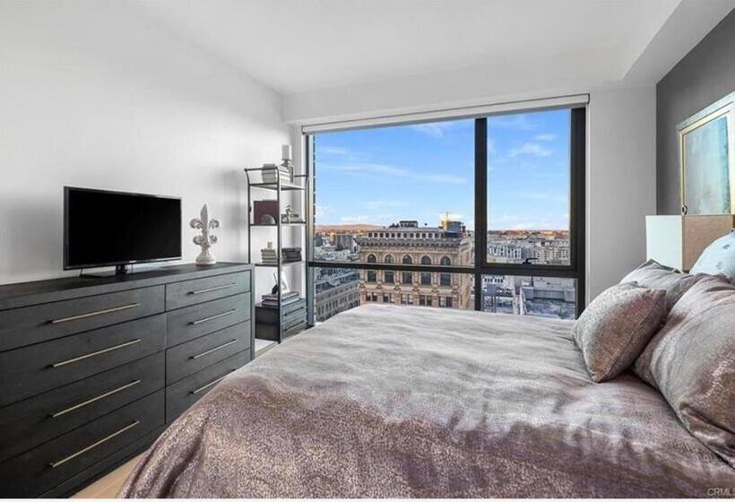 Relax On The Penthouse Floor Dtla With A View