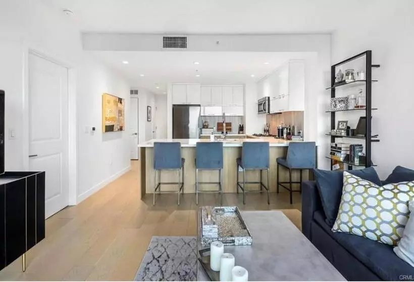 Relax On The Penthouse Floor Dtla With A View