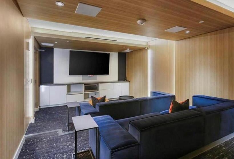 Relax On The Penthouse Floor Dtla With A View