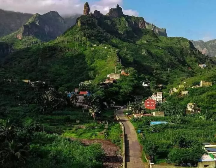تختخواب و صبحانه Pam De Terra