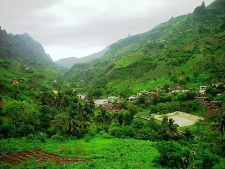 تختخواب و صبحانه Pam De Terra