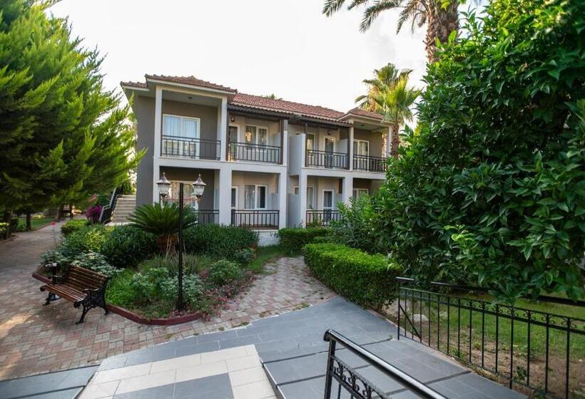 هتل Esteria Park Resort