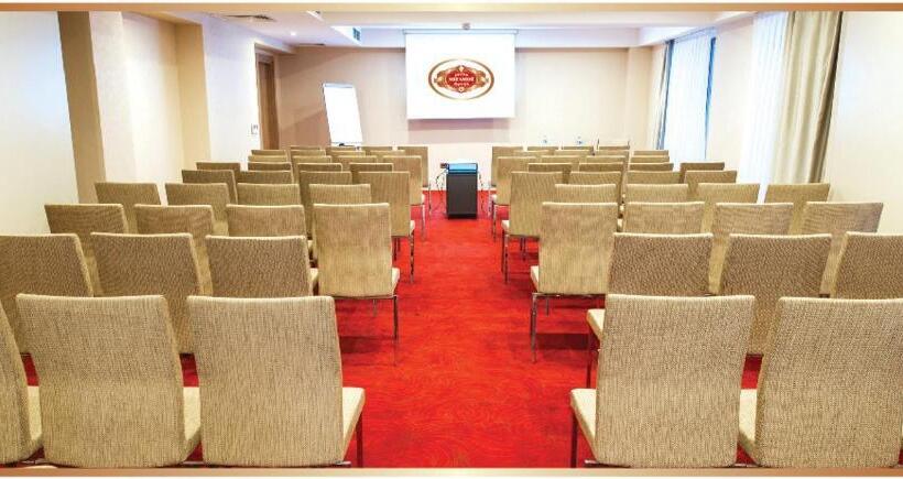 هتل Esteria Park Resort