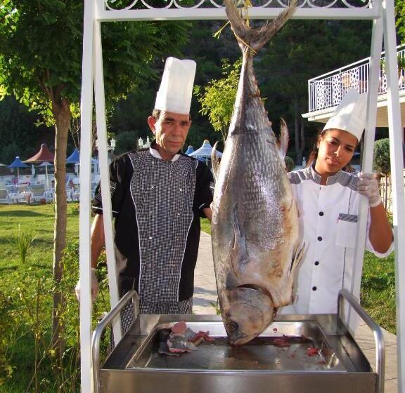 هتل Esteria Park Resort