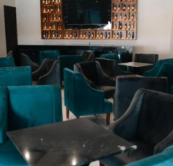 فندق High Garden Grand