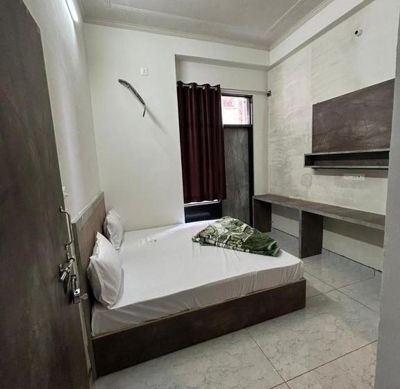 فندق Raj Krishanam