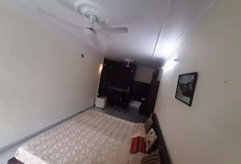 Hotel Raminder Singh Ghai