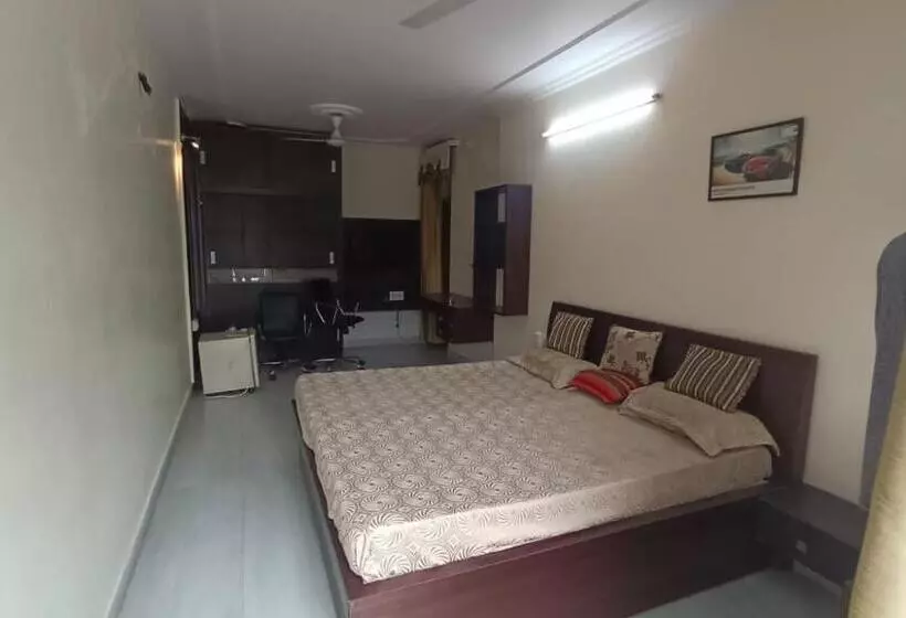 Hotel Raminder Singh Ghai