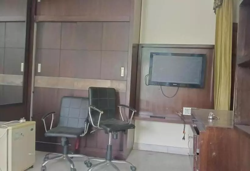Hotel Raminder Singh Ghai