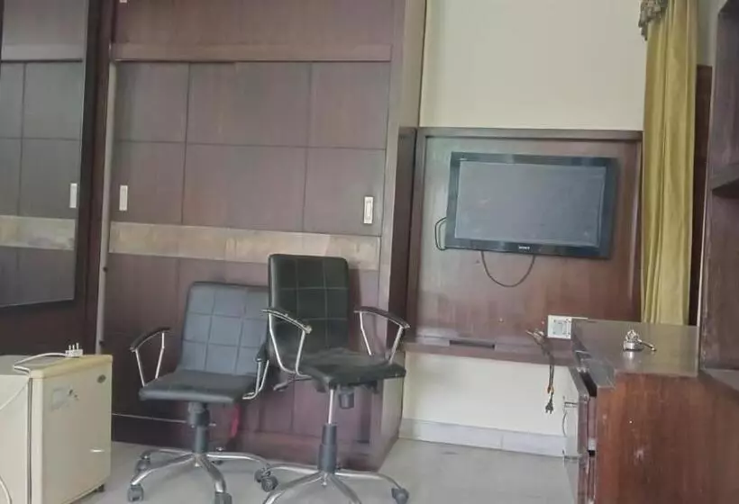 Hotel Raminder Singh Ghai