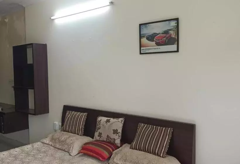 Hotel Raminder Singh Ghai