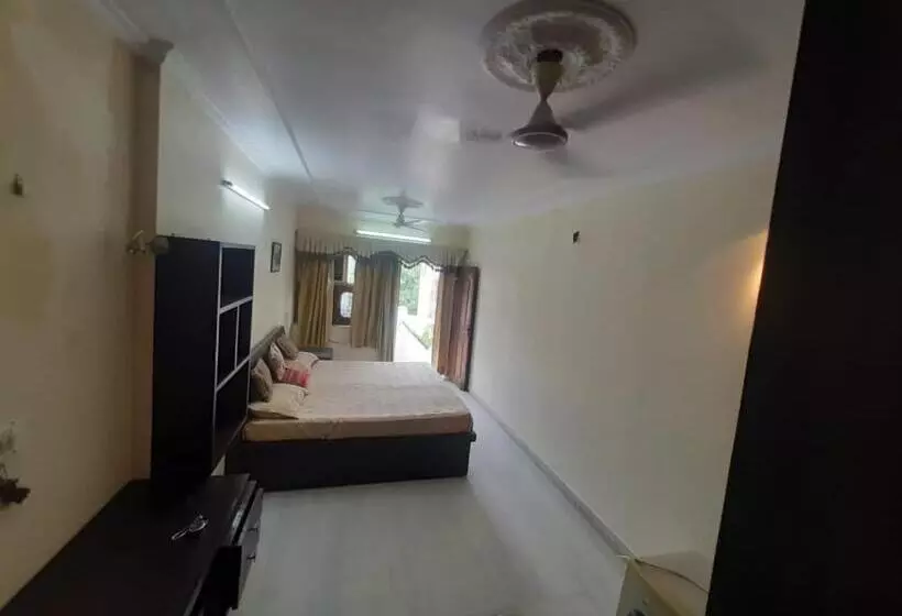 Hotel Raminder Singh Ghai