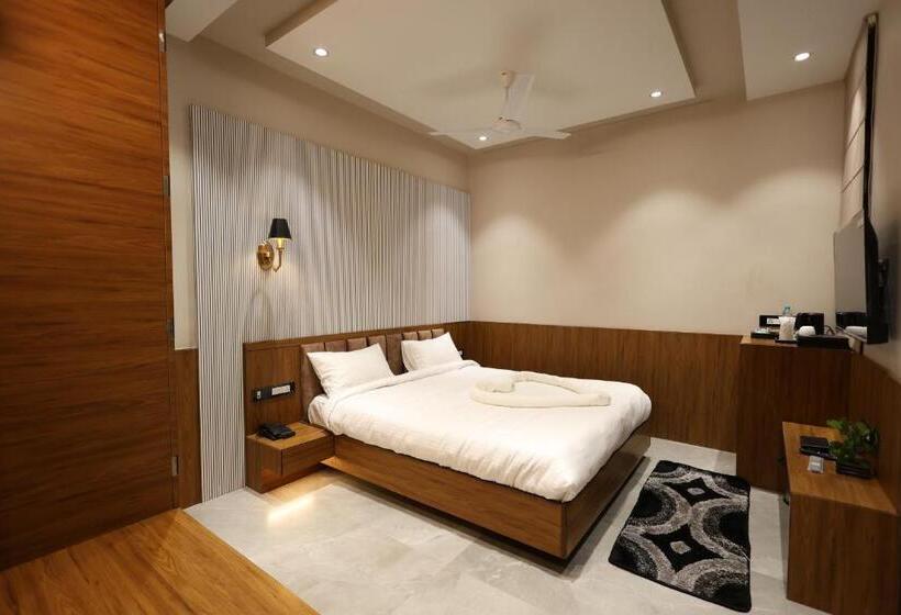 فندق The Srm Crystal