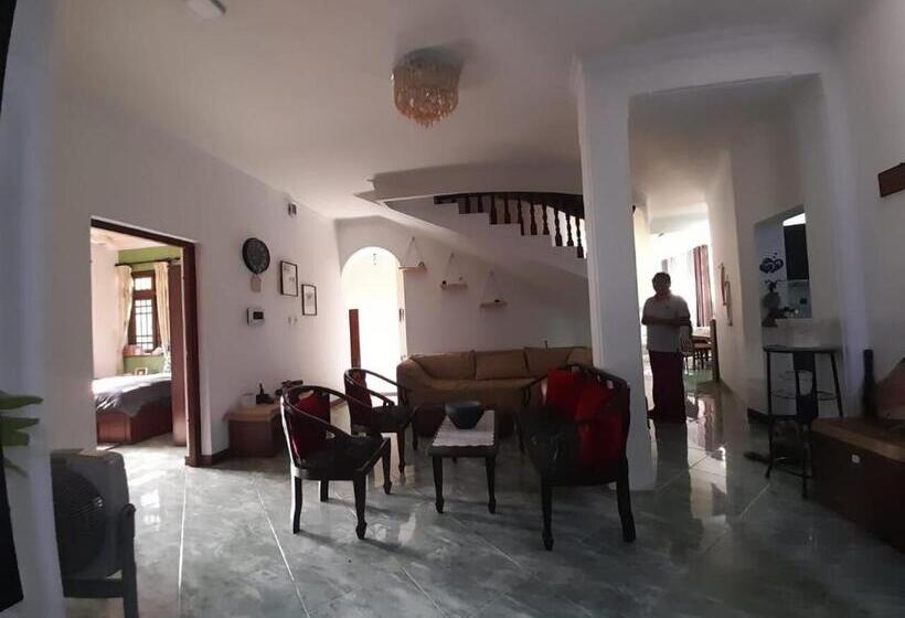 Пансион Bellwood Residence