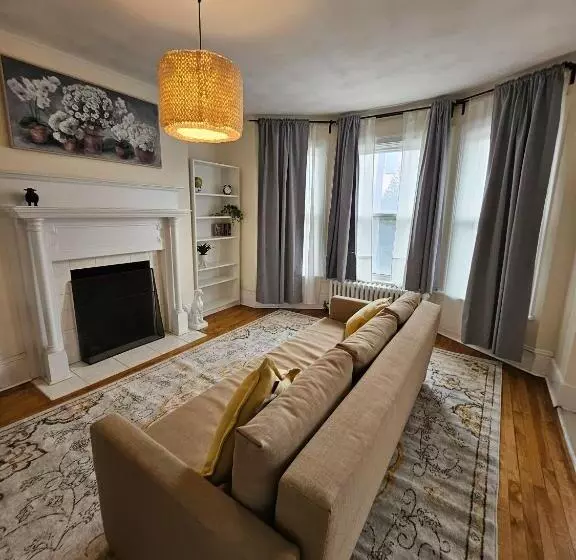 Majatalo Ottawa Downtown Cozy Guesthouse