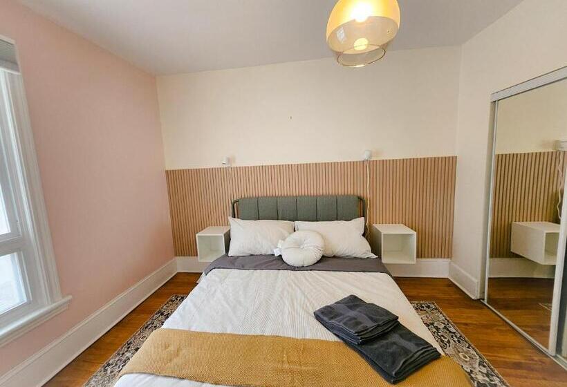 פנסיון Ottawa Downtown Cozy Guesthouse