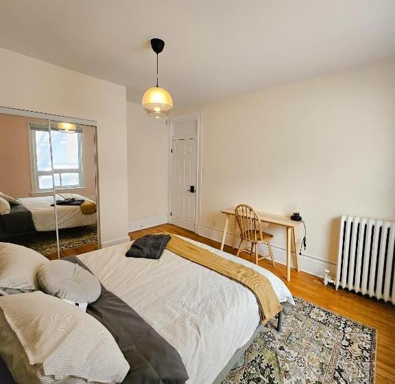 פנסיון Ottawa Downtown Cozy Guesthouse