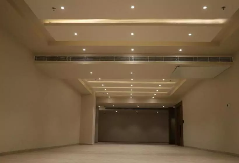 ホテル Crown Park Luxury