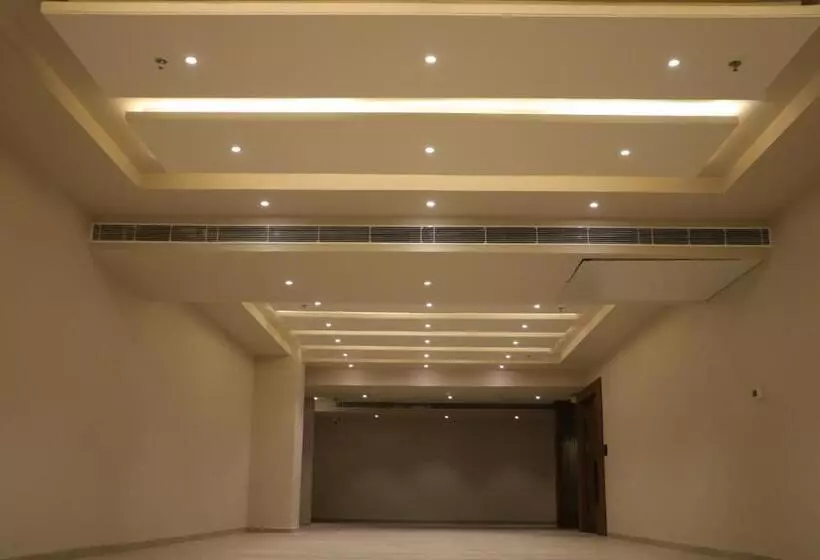 ホテル Crown Park Luxury