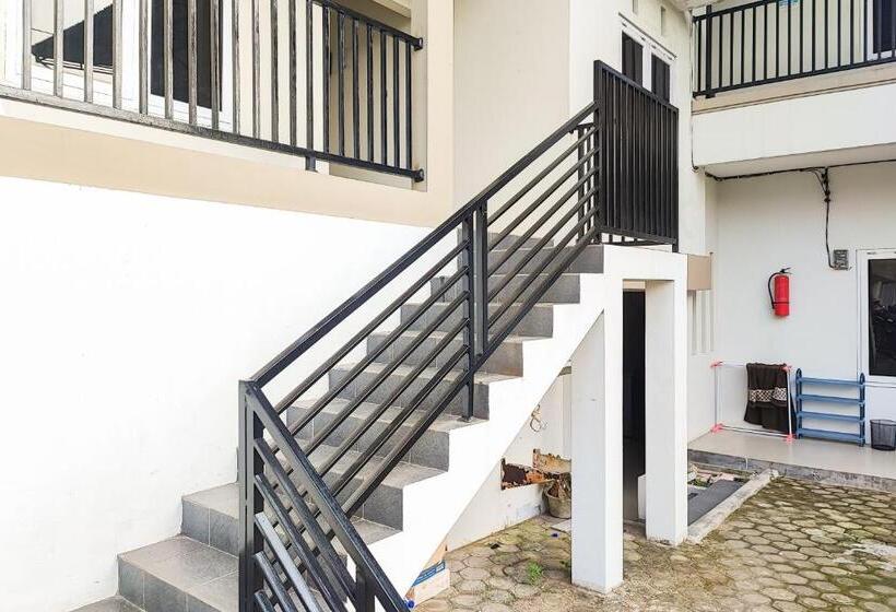 Hotel Reddoorz Syariah Near Lapangan Persijam Jambi