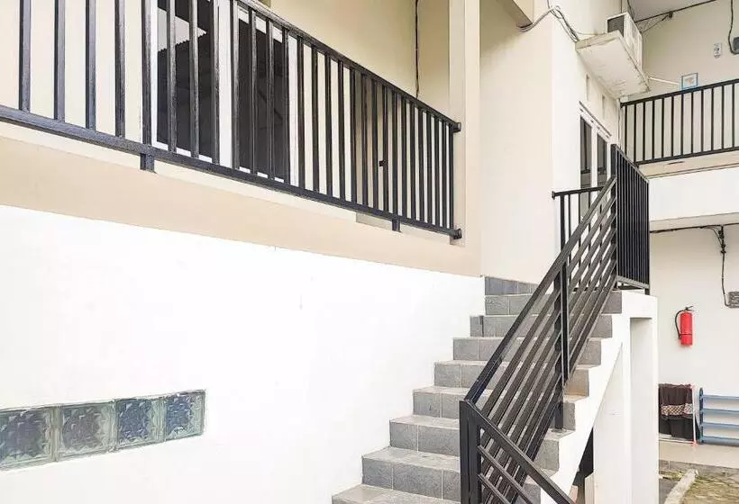 هتل Reddoorz Syariah Near Lapangan Persijam Jambi