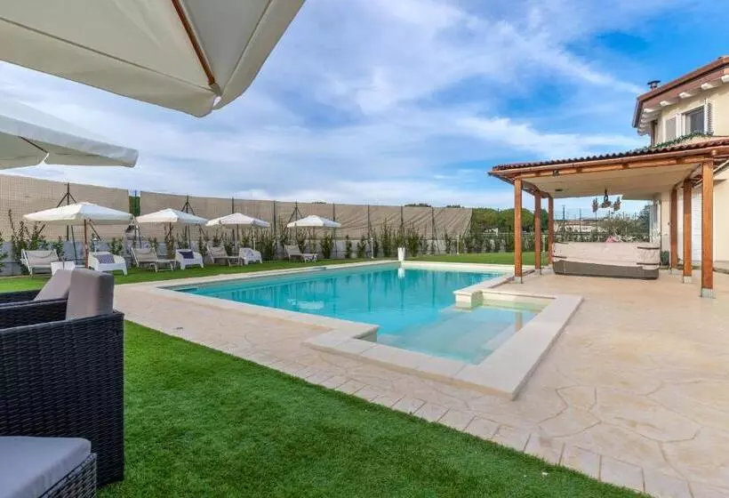 Villa Cangiano B&b And Pool