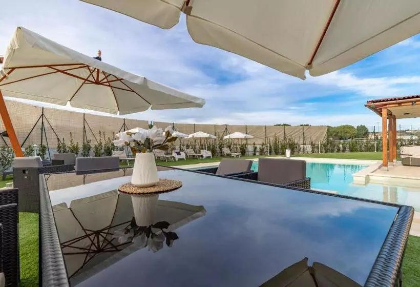 Villa Cangiano B&b And Pool