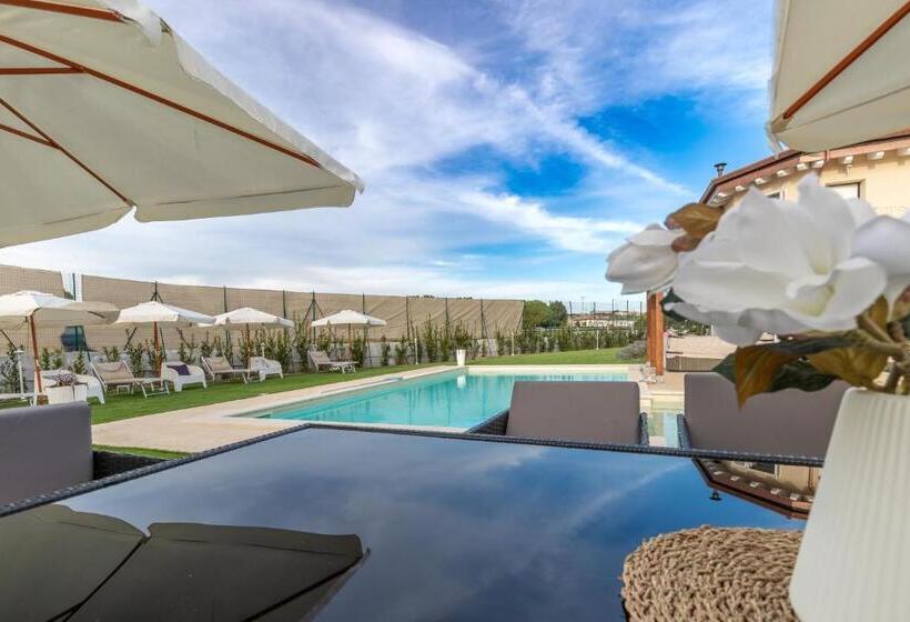 Villa Cangiano B&b And Pool