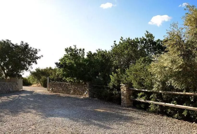 Tenuta Busulmone Con Piscina Val Di Noto Villa & Suits