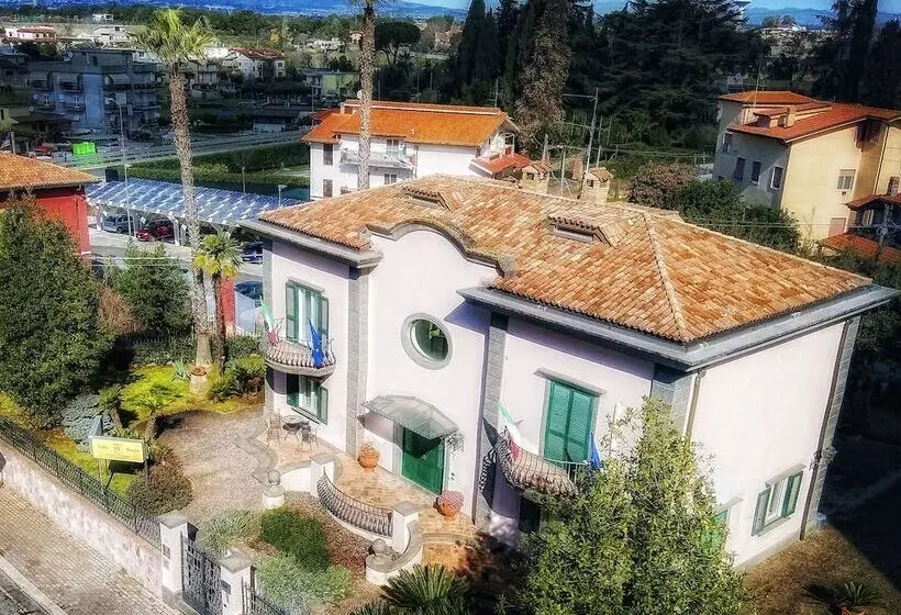 Aamiaismajoitus (B&B) Villa Laura