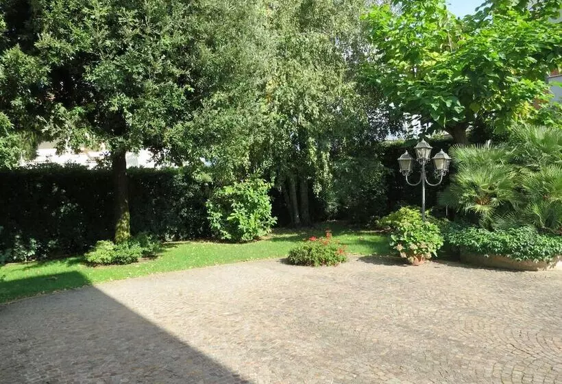 Aamiaismajoitus (B&B) Villa Laura