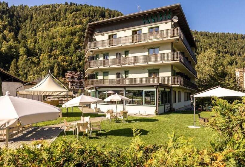 ホテル Club Funivia