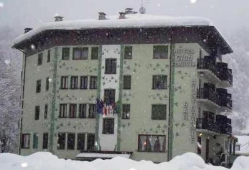 ホテル Club Funivia