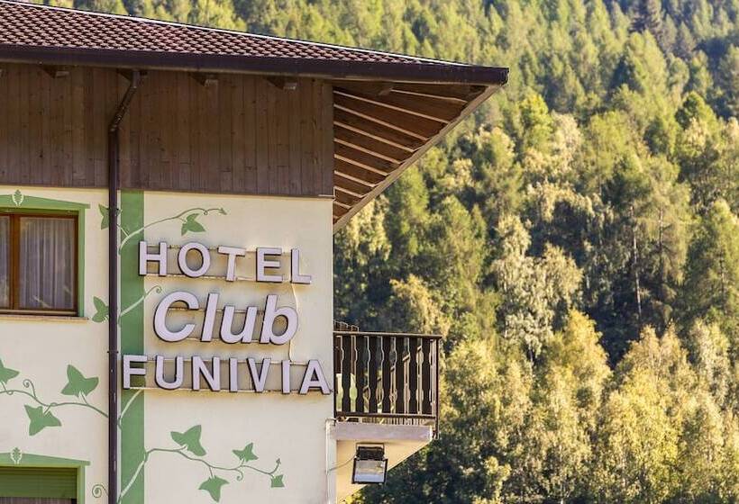 ホテル Club Funivia