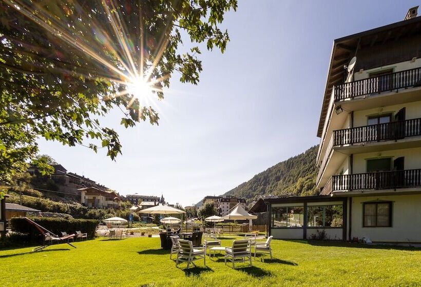 ホテル Club Funivia