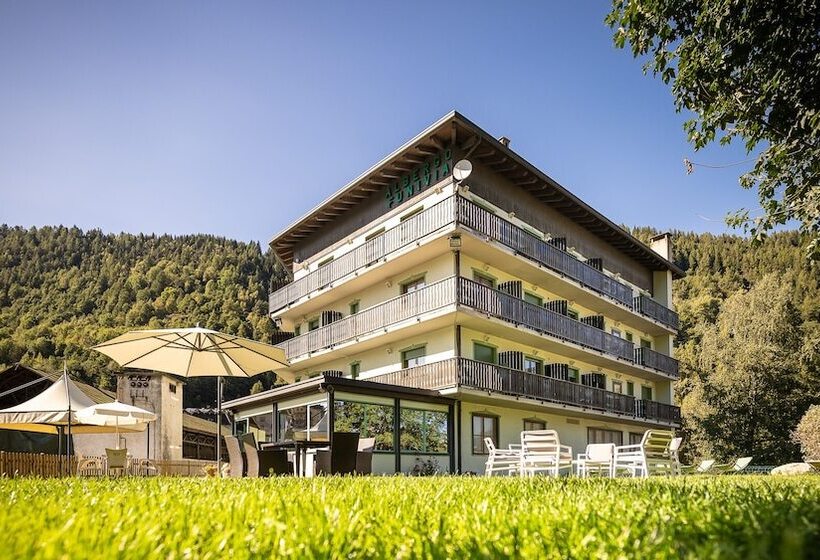 ホテル Club Funivia