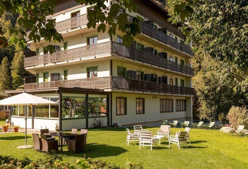 ホテル Club Funivia