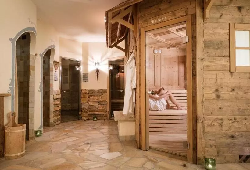 Hotelli Fiori Dolomites Experience