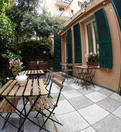 هتل Lydia