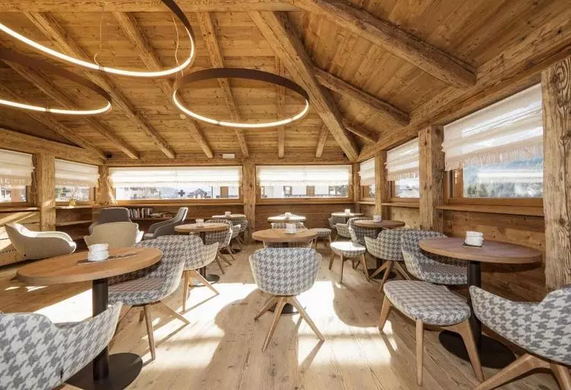 Hotelli Fiori Dolomites Experience
