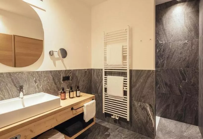Hotelli Tirolerhof